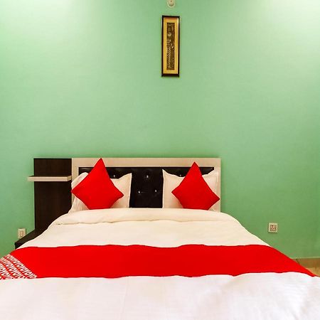 Oyo Lck1233 Rivaaj Palace Lakhnaú Exteriér fotografie
