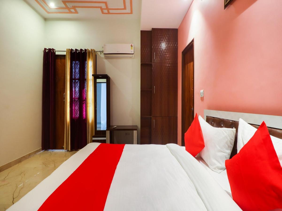 Oyo Lck1233 Rivaaj Palace Lakhnaú Exteriér fotografie
