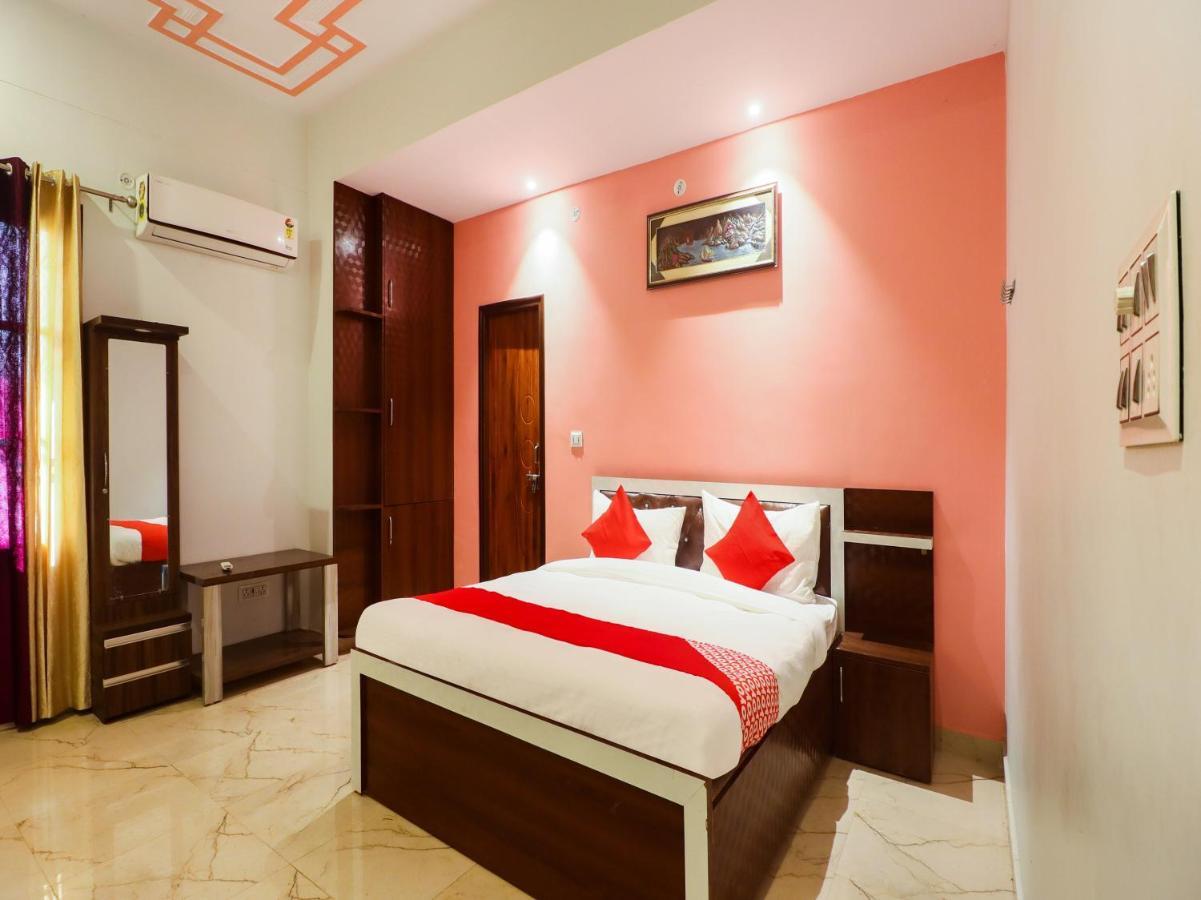 Oyo Lck1233 Rivaaj Palace Lakhnaú Exteriér fotografie
