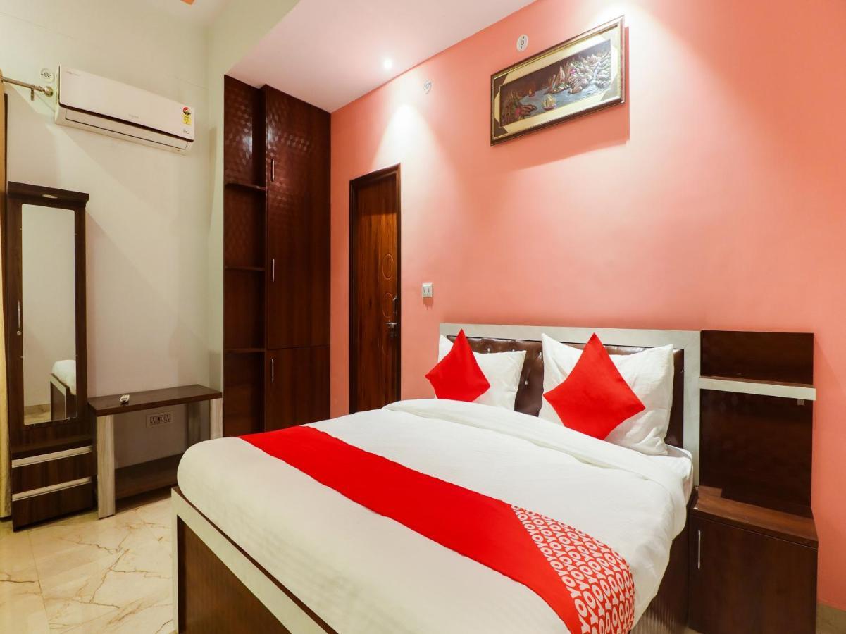 Oyo Lck1233 Rivaaj Palace Lakhnaú Exteriér fotografie