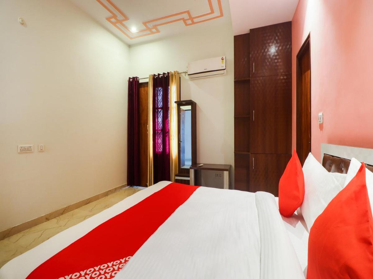 Oyo Lck1233 Rivaaj Palace Lakhnaú Exteriér fotografie