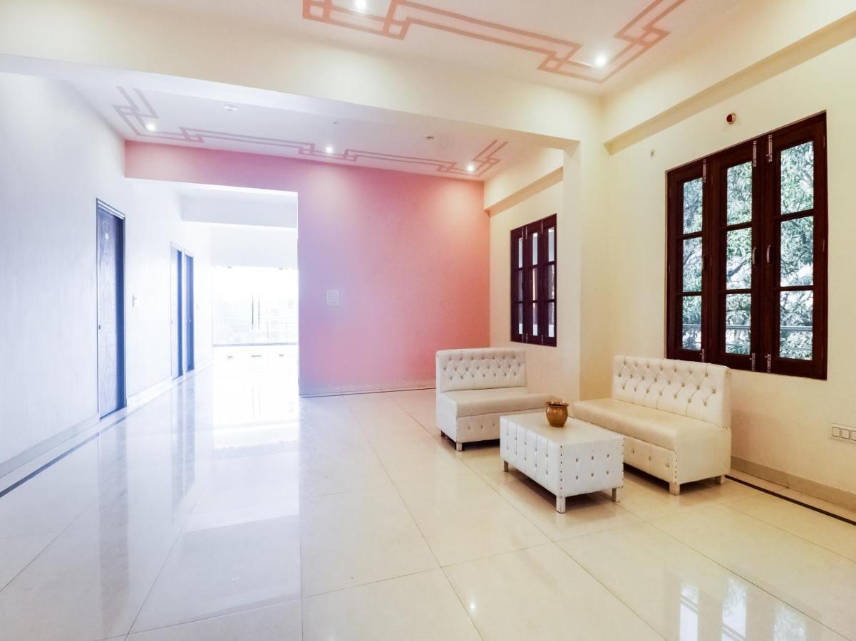 Oyo Lck1233 Rivaaj Palace Lakhnaú Exteriér fotografie