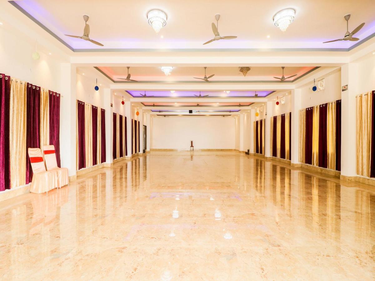 Oyo Lck1233 Rivaaj Palace Lakhnaú Exteriér fotografie