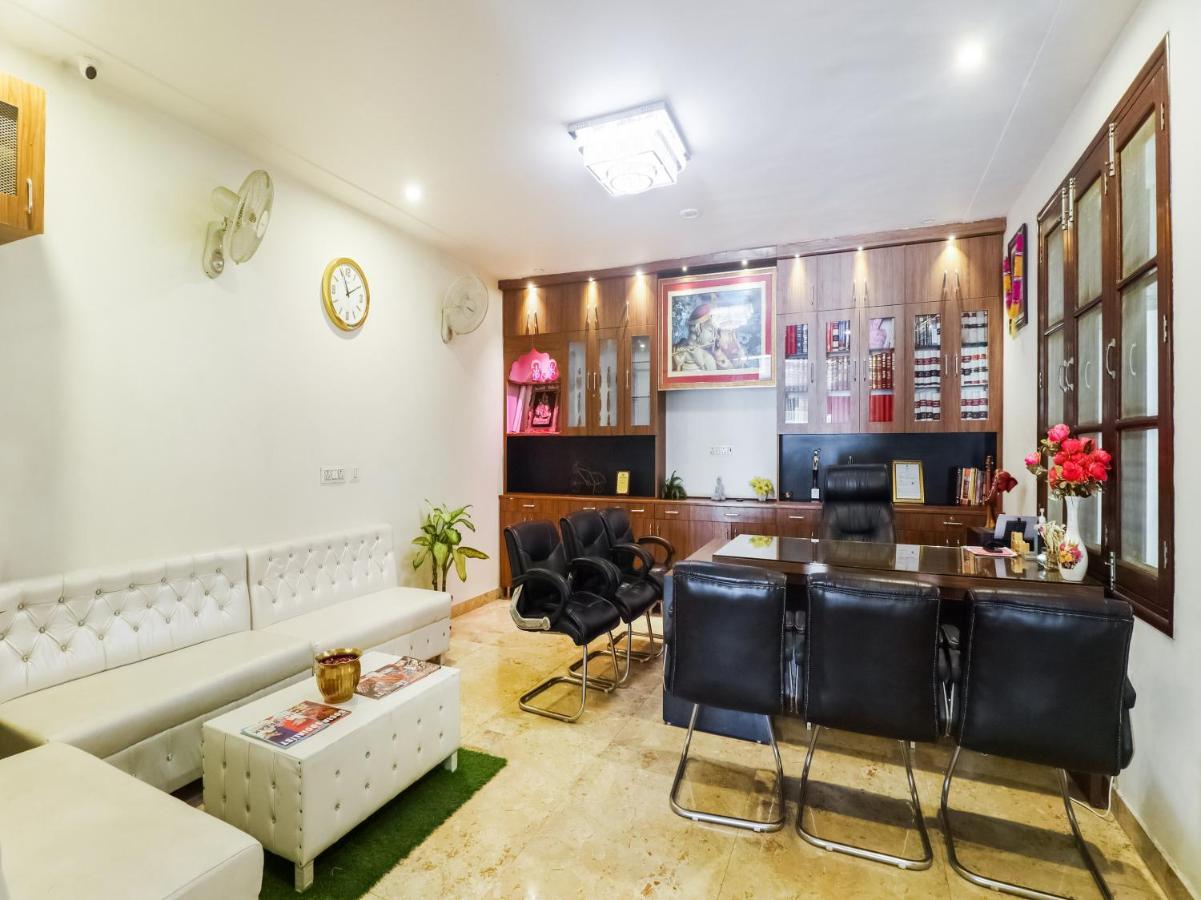 Oyo Lck1233 Rivaaj Palace Lakhnaú Exteriér fotografie