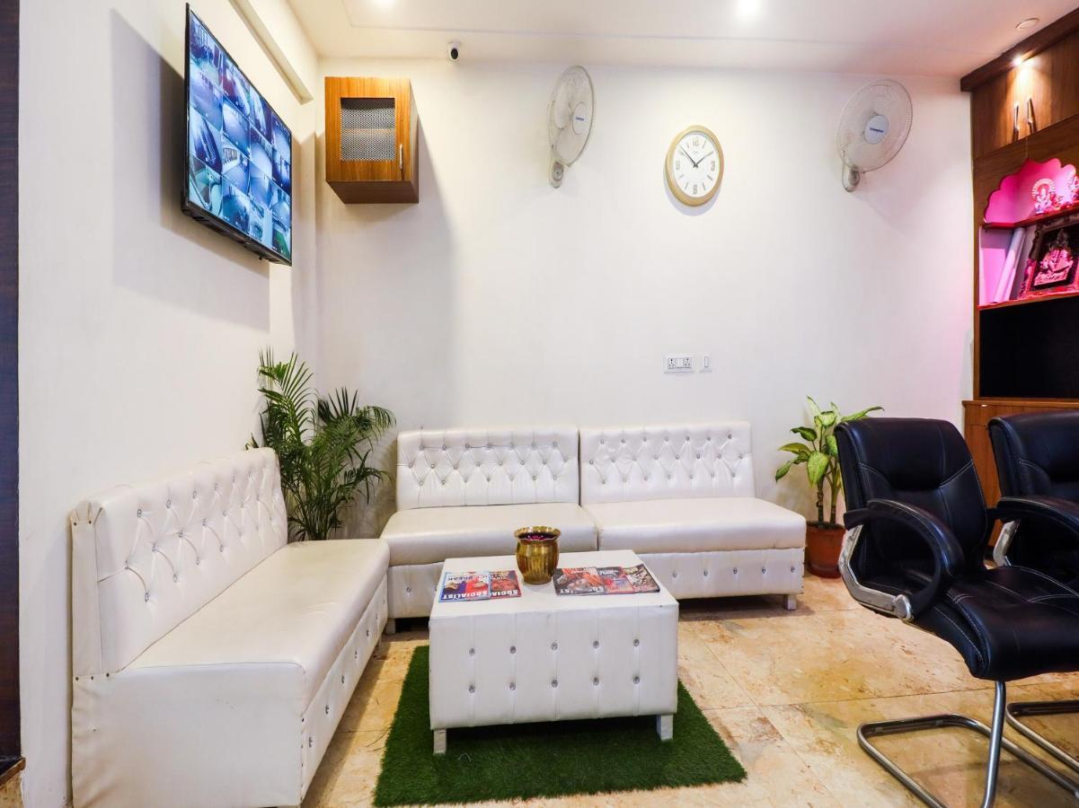 Oyo Lck1233 Rivaaj Palace Lakhnaú Exteriér fotografie